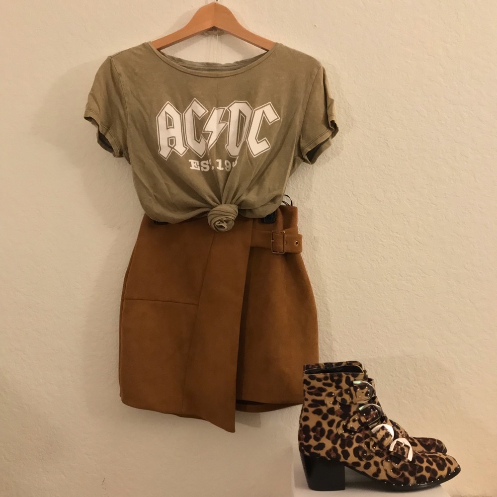 Suede cognac skirt 🍯